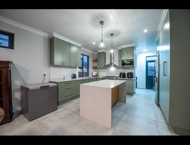 3 BEDROOM HOUSE FOR SALE IN MOSSEL BAY EXT 15